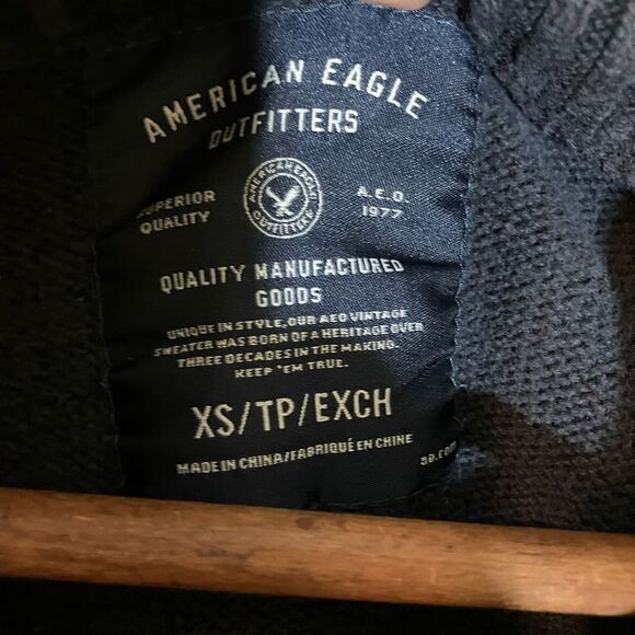 Navy blue American Eagle sweater, size extra small, excellent condition - Picture 3 of 4